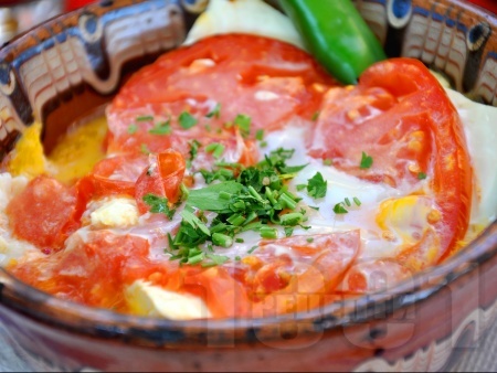 Сирене по шопски в гювече - снимка на рецептата Сирене по шопски в гювече - снимка на рецептата